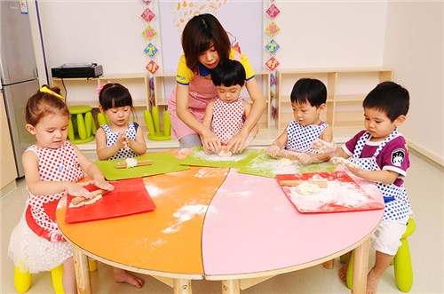 帕夫学园早教加盟品牌 早教加盟培训 奥祥供